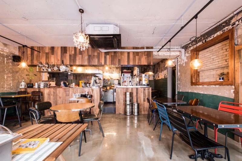 20 平米极简主义咖啡馆，裸露混凝土打造温馨空间-3