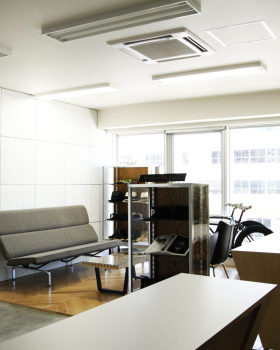 办公室 P · 清除通用数据中心（注：UDC根据常见理解为通用数据中心，但P含义不太明确，需结合具体语境判断其确切意思） 丨日本东京