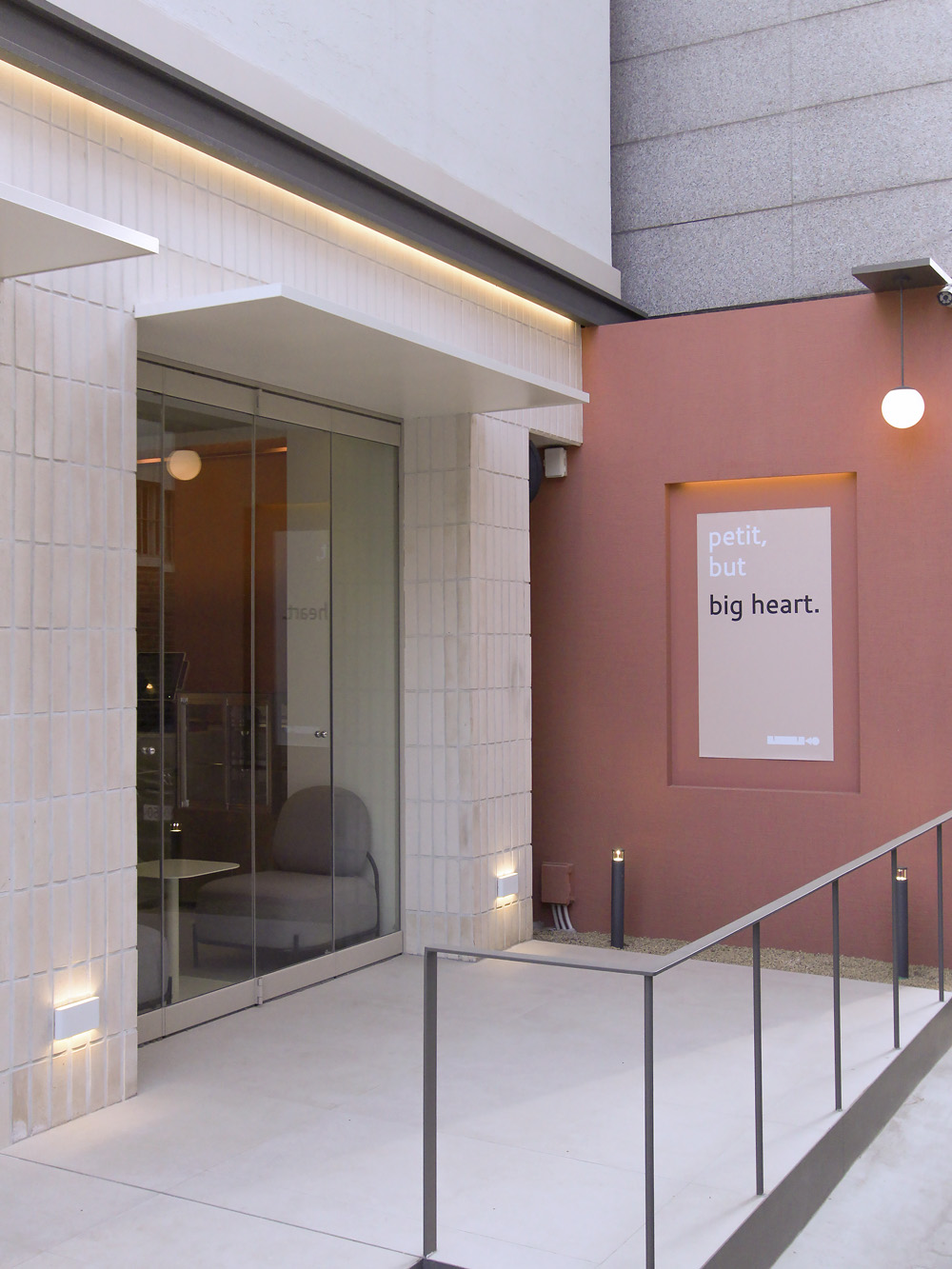 首尔通洞酒店咖啡厅 | 色彩点睛的现代概念空间-18