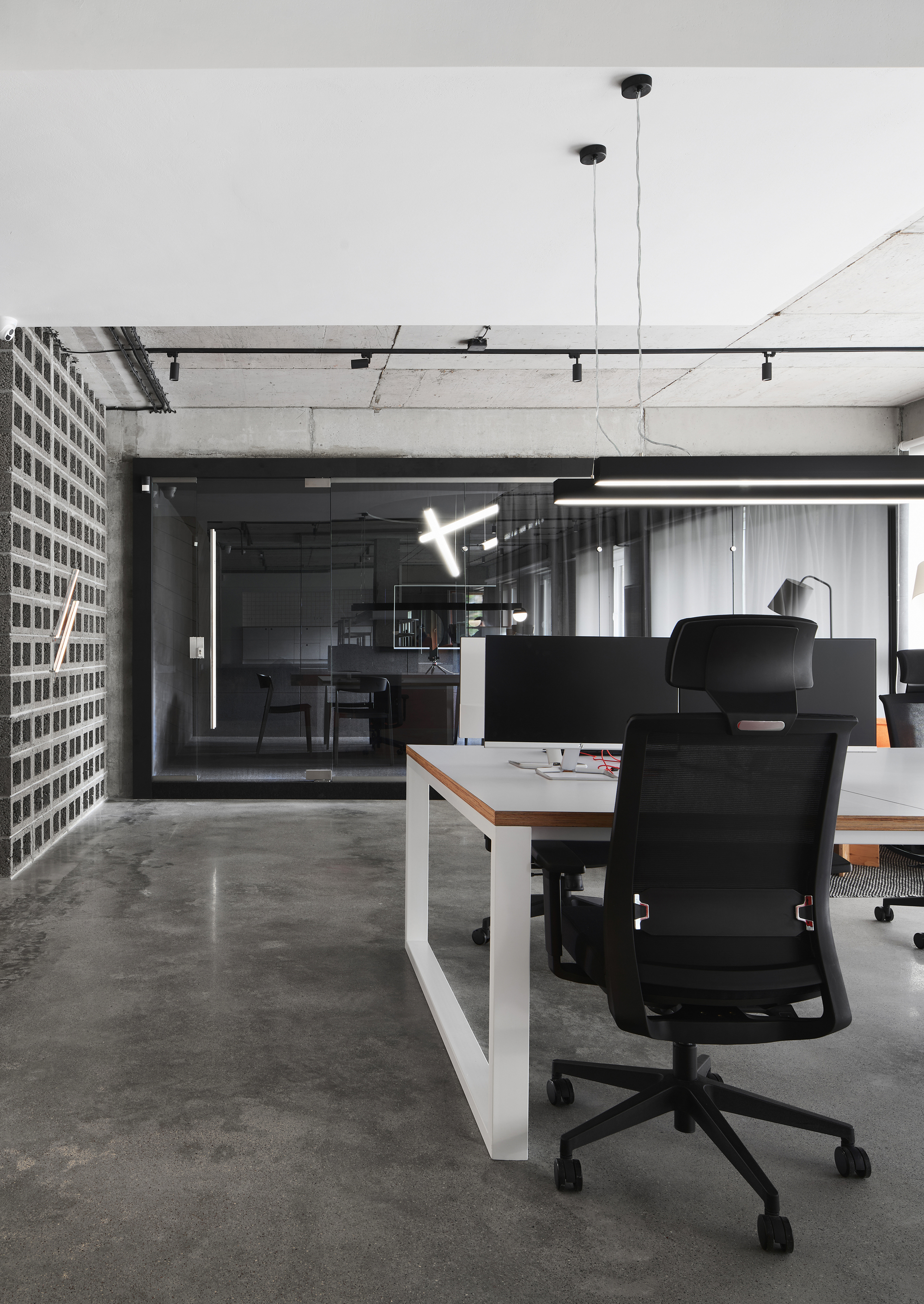 办公室音频视频，线条设计工作室丨俄罗斯加里宁格勒-13