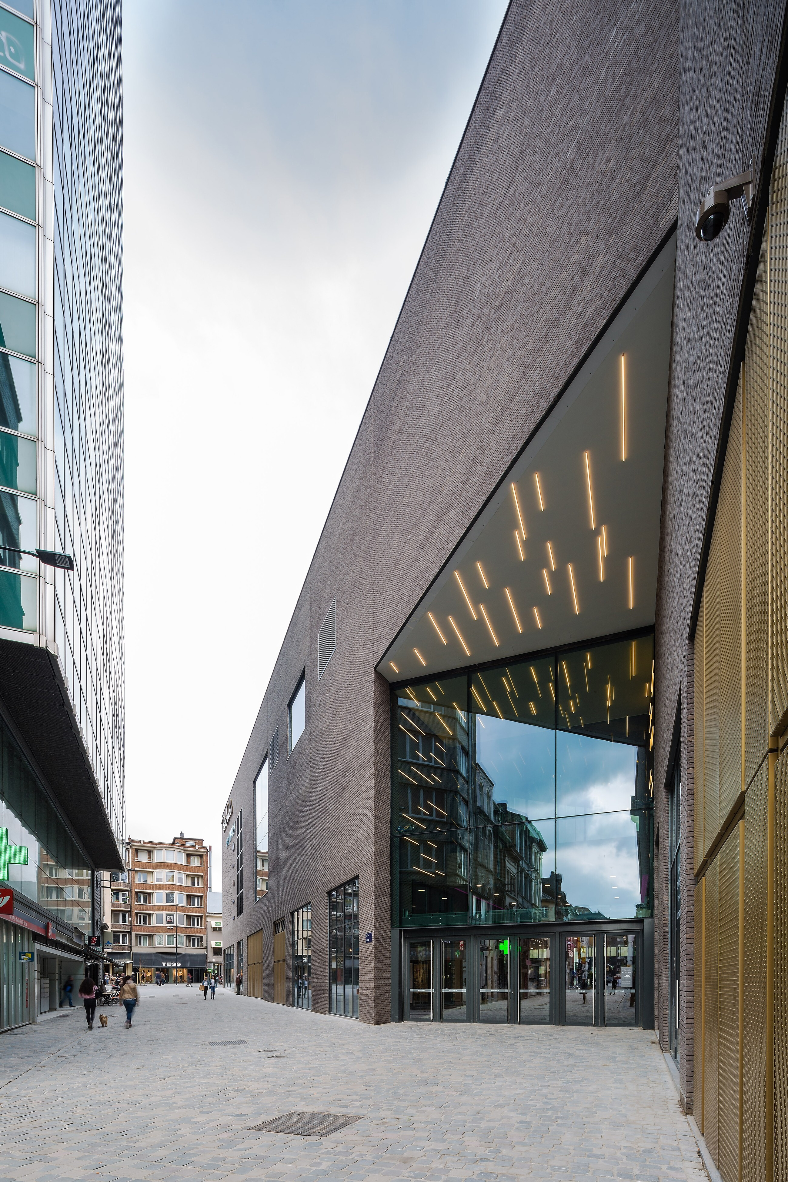 Charleroi Rive Gauche 购物中心-23