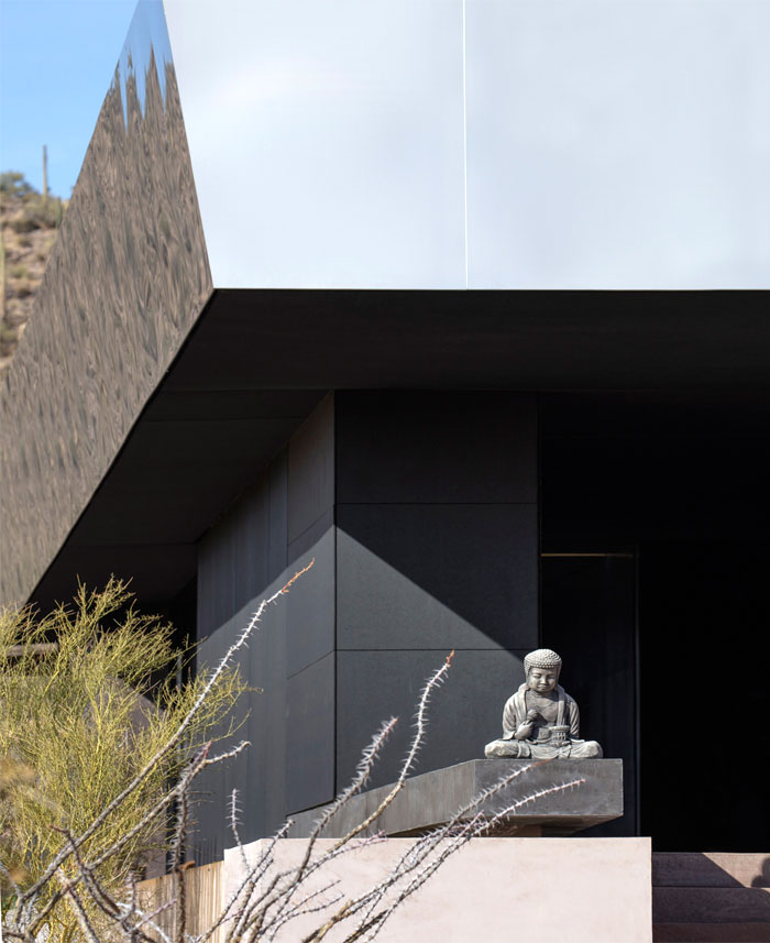 Hidden Valley Desert House in Cave Creek - InteriorZine-1