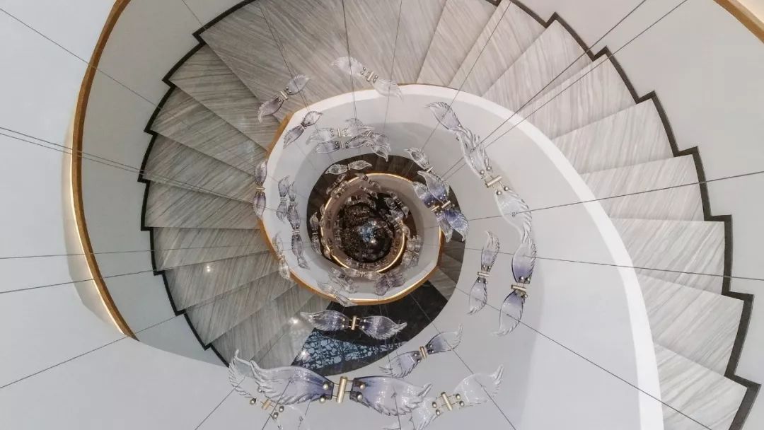 悬崖上的艺术馆 | 山海之间的白色梦幻空间-32