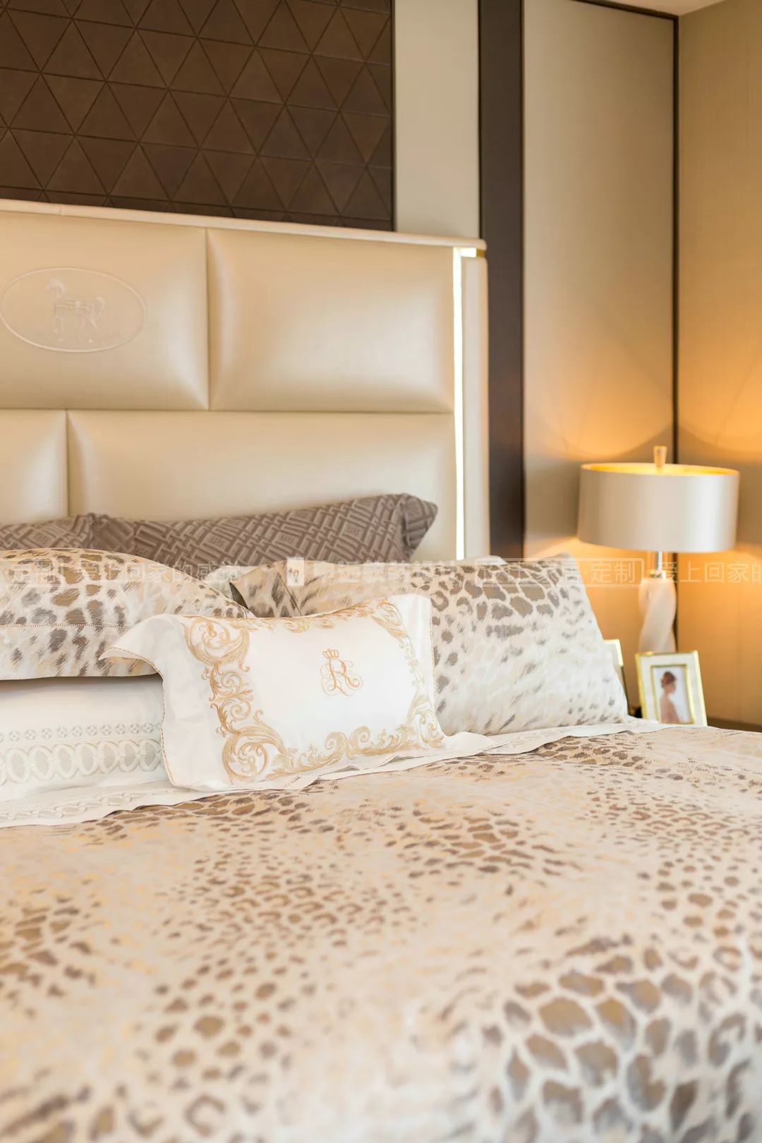 【申远软装百套实景案例】大宁金茂府 195㎡ 现代轻奢-24