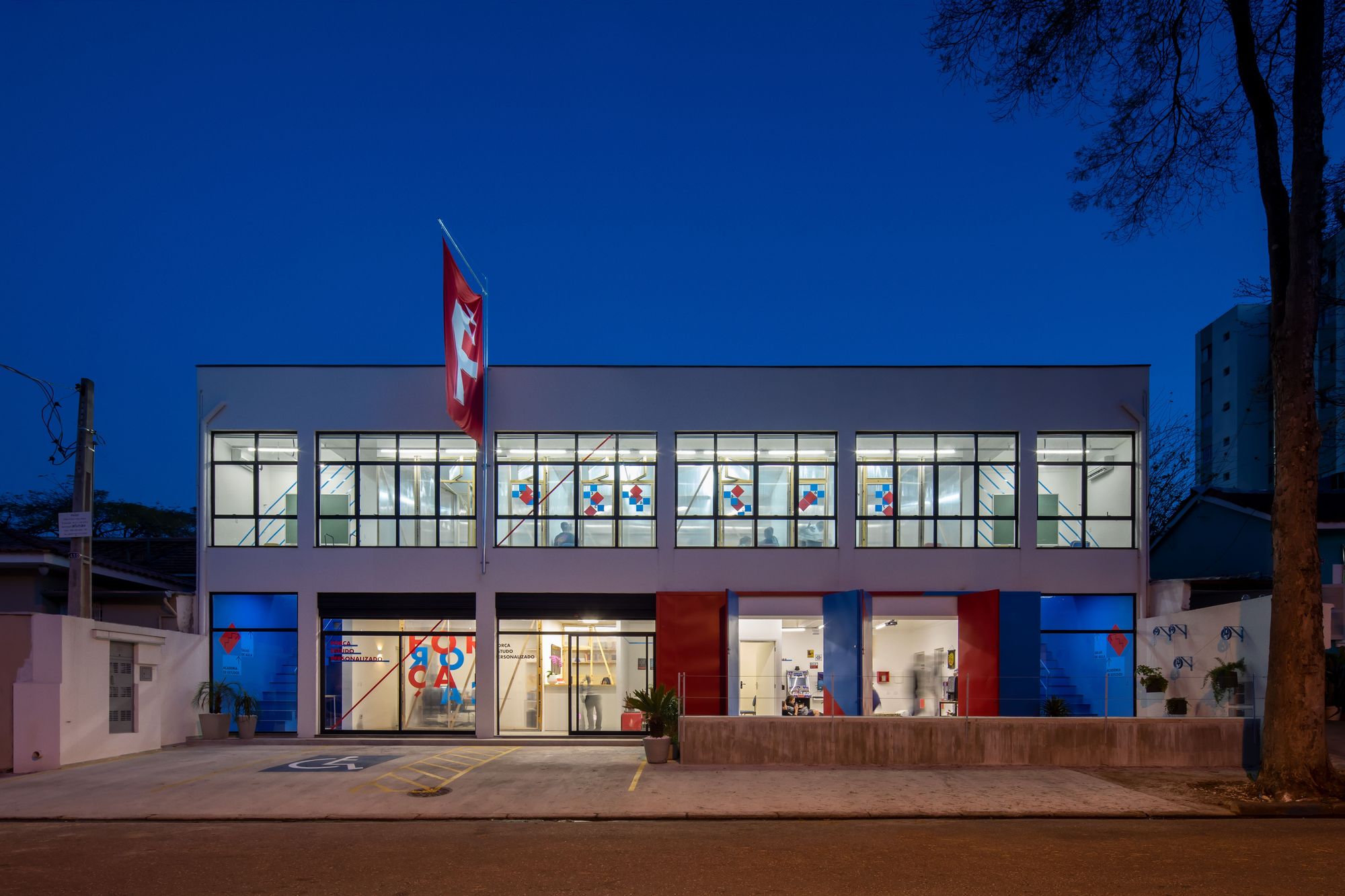 Forca Estudo Personalizado School / Pianca Arquitetura-31