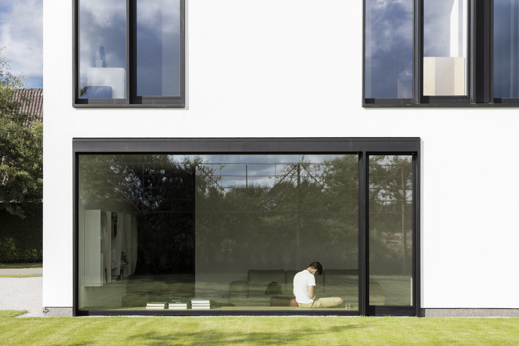 朱玛设计“飞屋”家居，紧凑布局中心壁炉成亮点-8