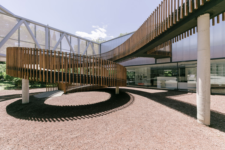 格鲁吉亚第比利斯公园中的蓝庭多媒体图书馆-29