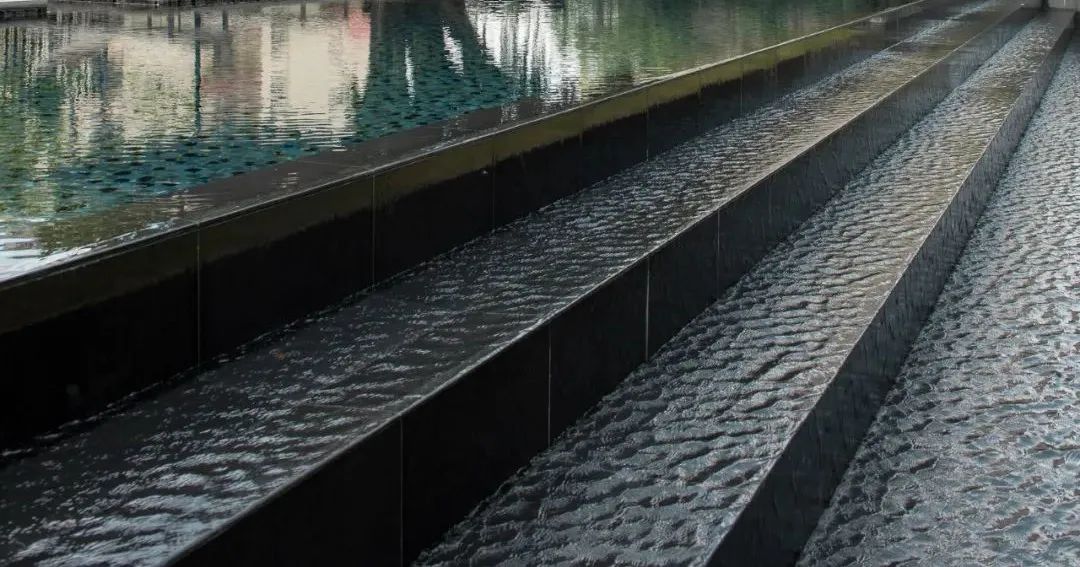 曼谷 Quarter 39 别墅景观 | 阶梯植栽与历史古树共生的绿色家园-22