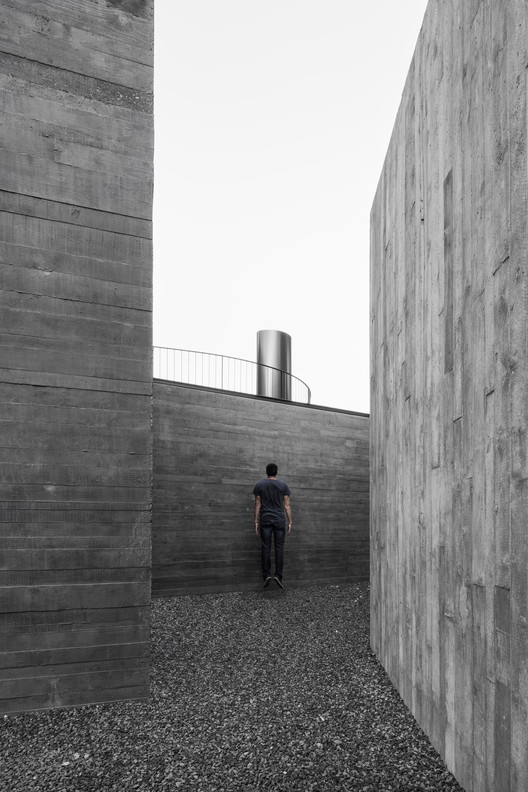 瑞士卢加诺湖畔岩石别墅-14