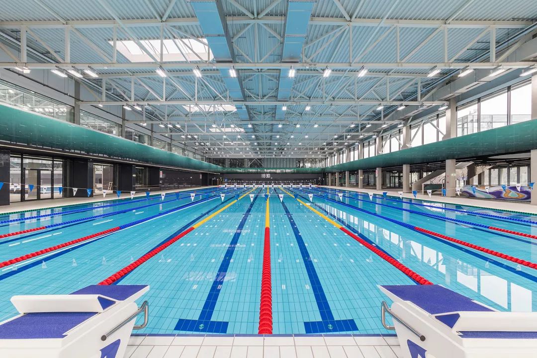 波光粼粼的多瑙河畔游泳馆,布达佩斯 Duna Arena-59