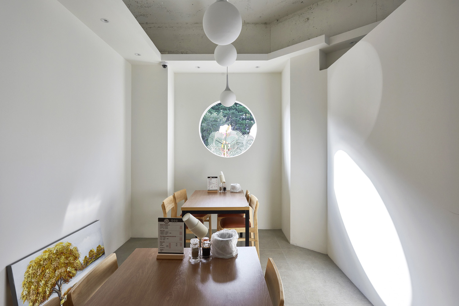 白色与木色交融的 60 平中式餐厅设计-12