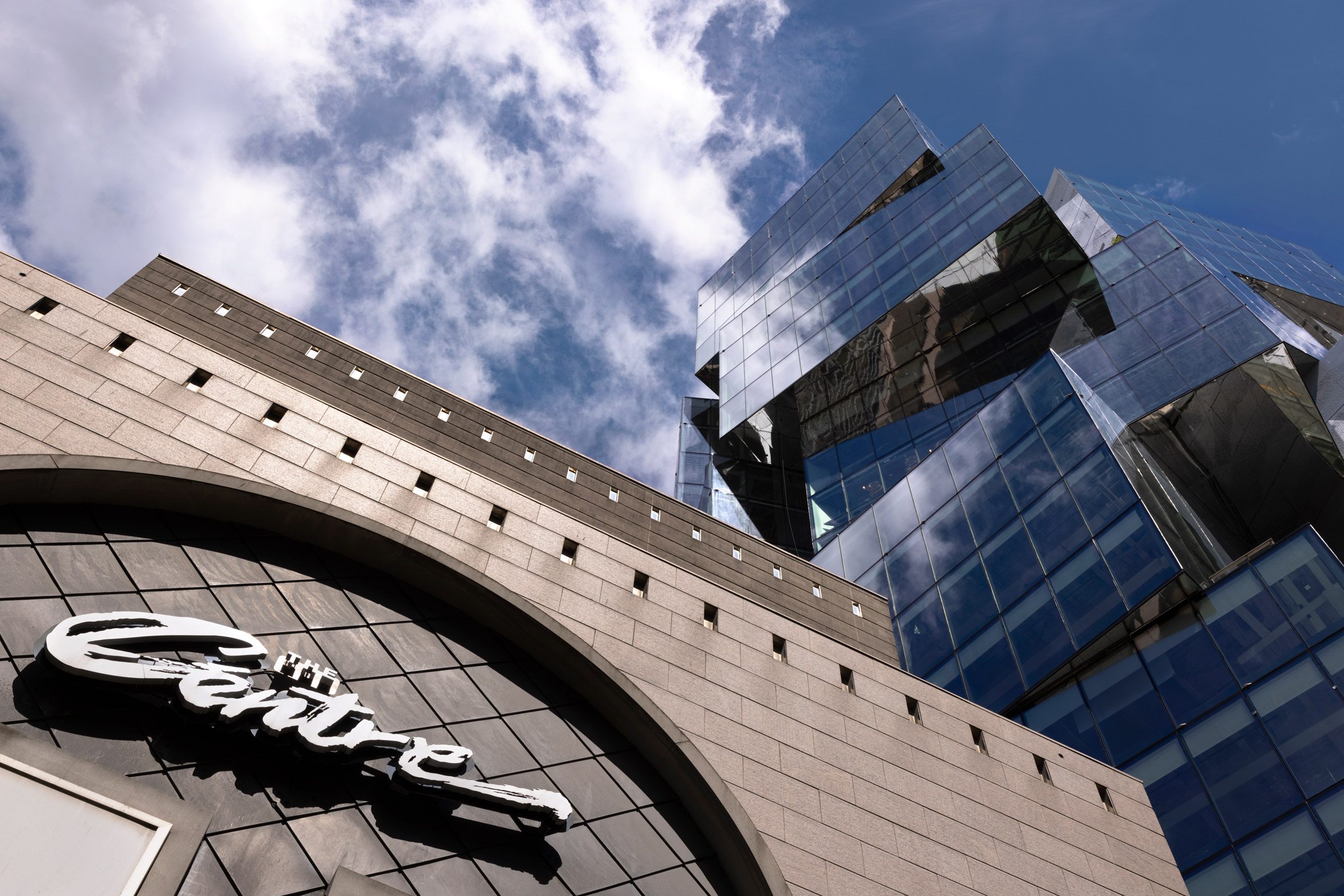 "日式灯笼灵感 | OSO 打造温哥华独特玻璃立方体高楼"-13