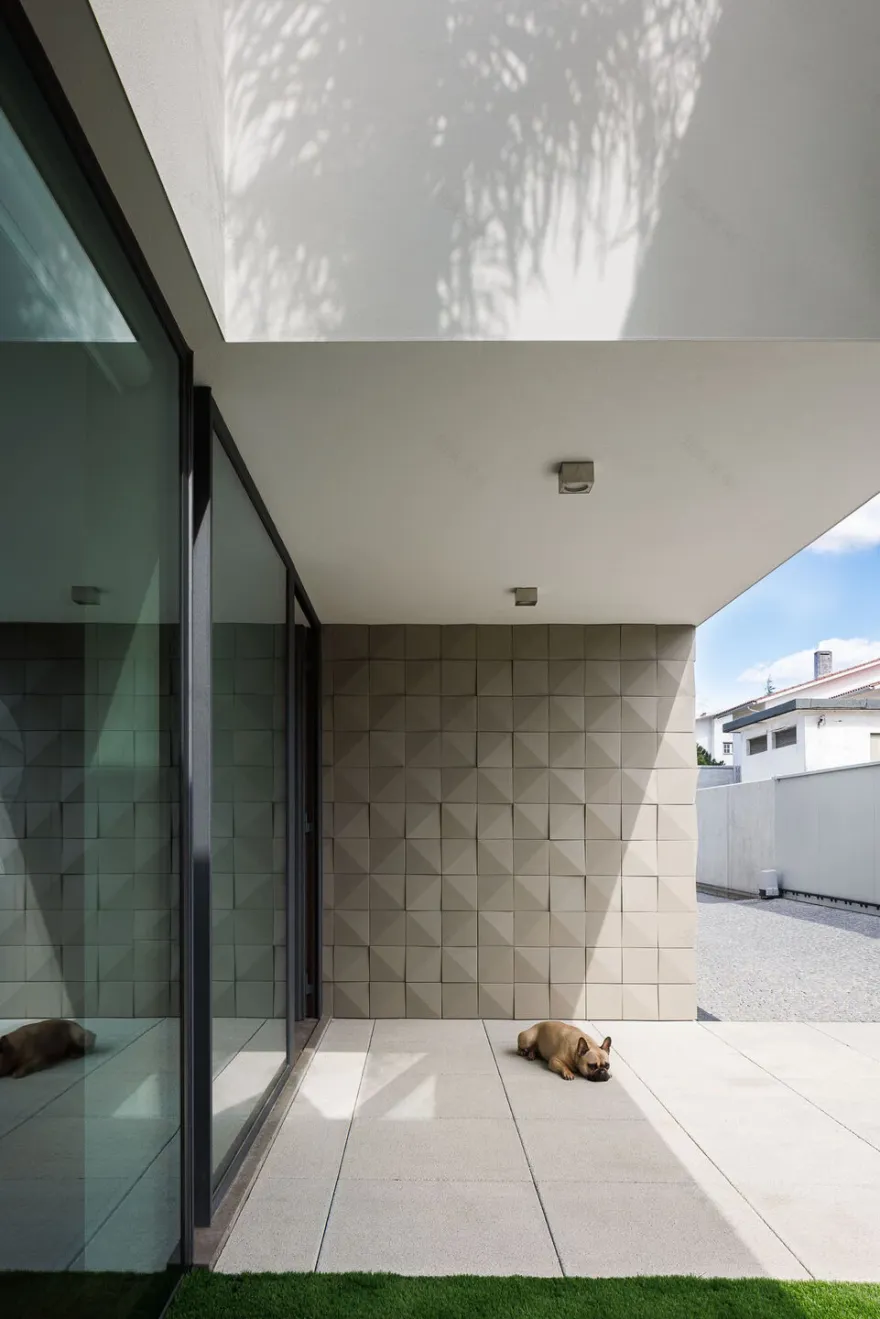 极简长形私宅设计丨葡萄牙-19
