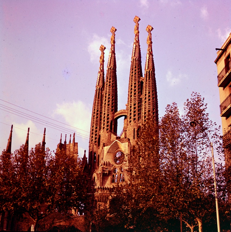 圣家赎罪堂工程续建丨西班牙巴塞罗那丨多位建筑师,如高迪,博内特等-11