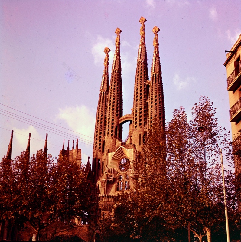 圣家赎罪堂工程续建丨西班牙巴塞罗那丨多位建筑师,如高迪,博内特等-11