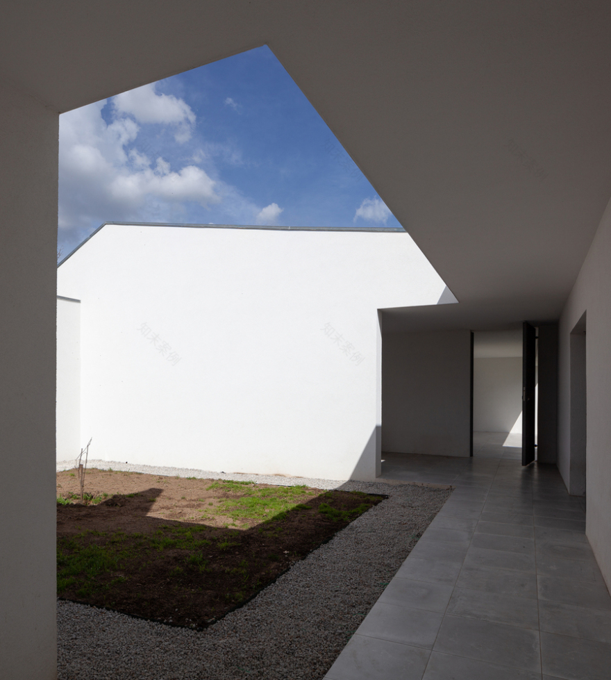 层叠错落的多功能乡村建筑-35