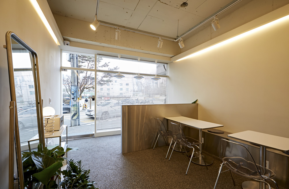 16 平米咖啡厅，极简设计惊艳亮相-8