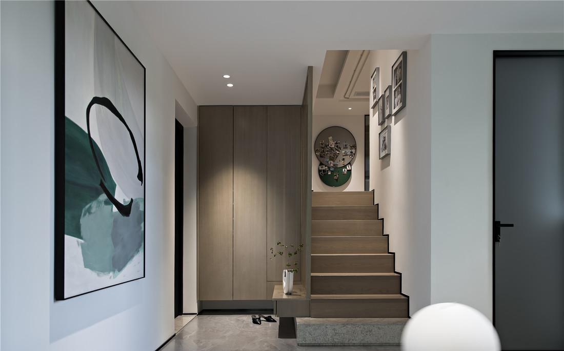 旧宅翻新变现代简约大宅,收纳空间丰富-4