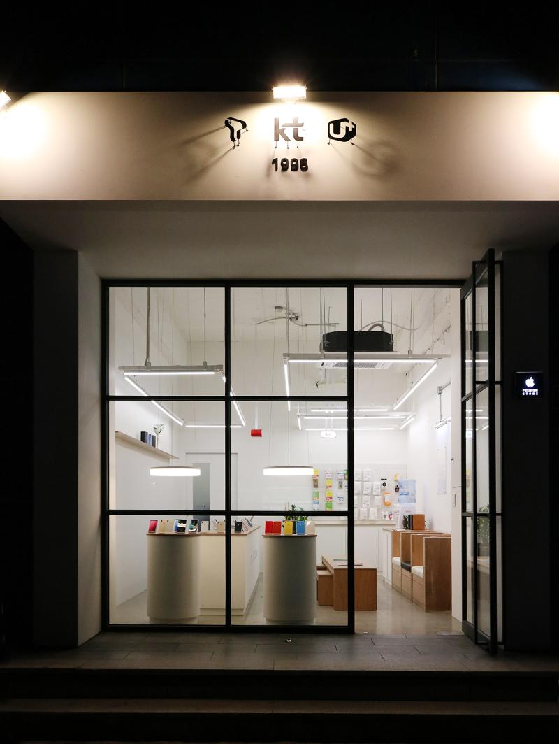 1996 年电信商店化繁为简的室内设计-19