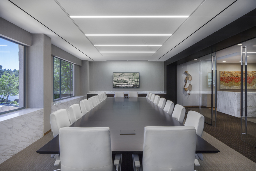 加州西 lake Village 理财办公室的现代更新-11