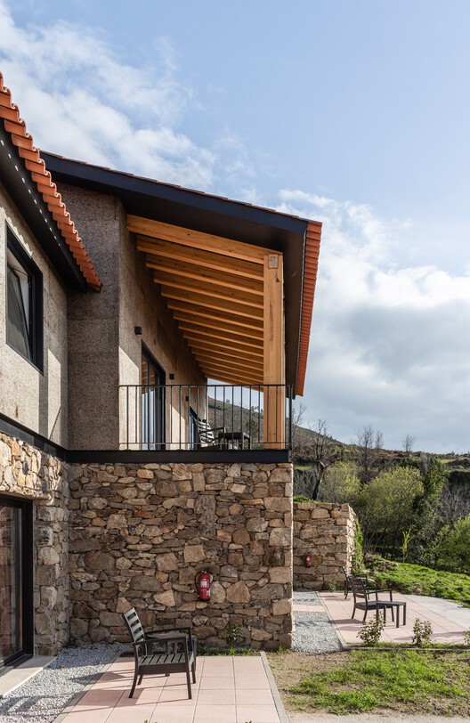 葡萄牙山脉中的和谐身心灵康养中心丨PLATAFORMArq-22