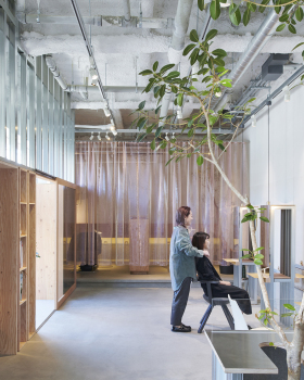 Atelier Toiro Salon  / Hitotomori Architects