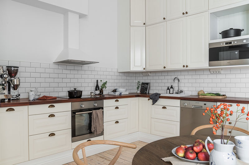 瑞典温馨公寓 | 木质元素与暖色调的完美融合-22