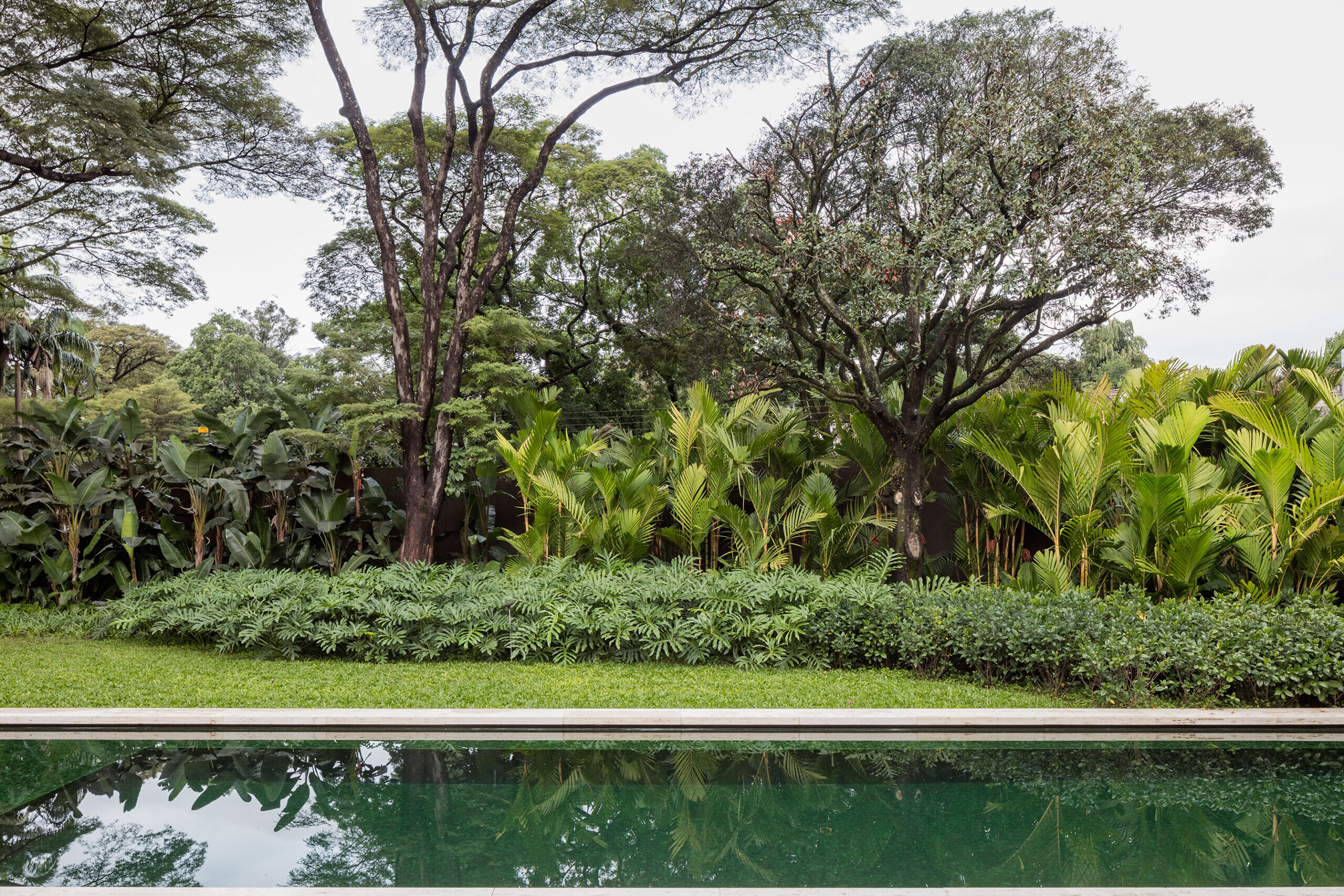 热（JE）居所 + 附属建筑

注：这里Ane·o推测可能是anexo （在葡萄牙语、西班牙语等语言里有附属建筑、附加物等意思 ），因根据现有信息难以百分百确认，若与实际不符，请补充更多背景信息 丨Cape VerdePaul丨Jacobsen Arquitetura-37