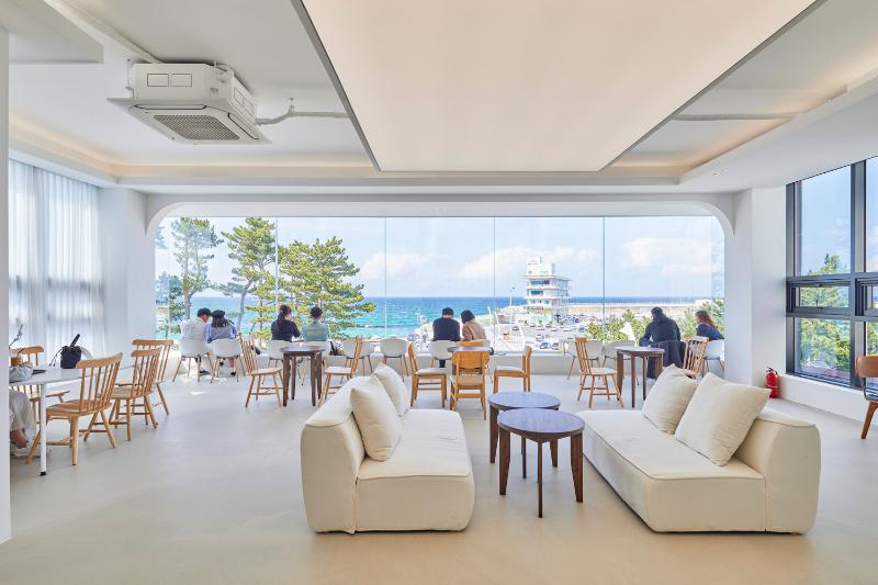 简约海洋风 160 平咖啡厅设计-3