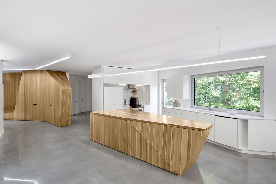 Low Rise House with a Sinuous Shape Guided by the Surrounding Nature-22