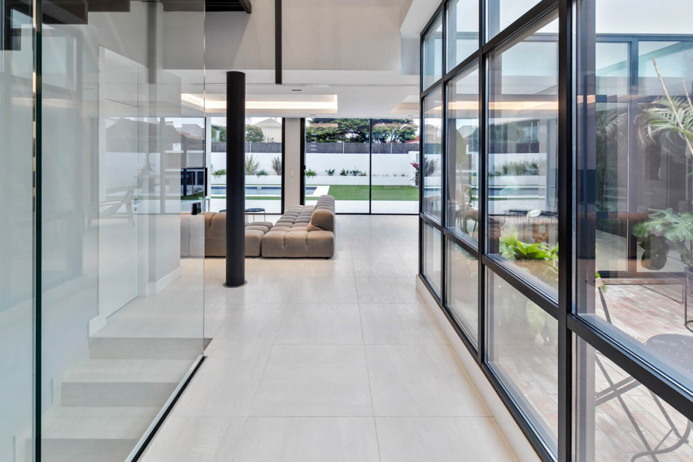 西班牙加的斯镇海滨别墅设计-12