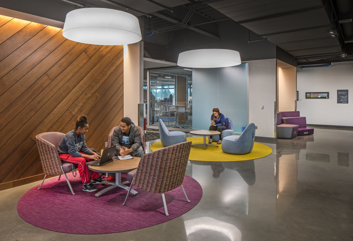 Holland Basham Architects 打造大学校园新地标-11