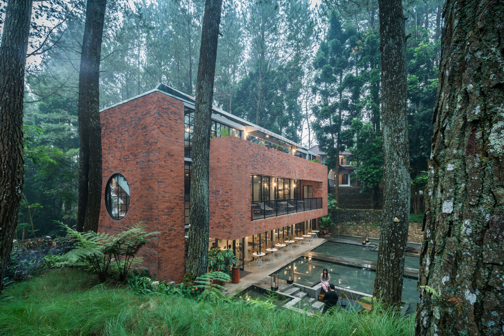 The Lakehouse Restaurant / LUWIST-28