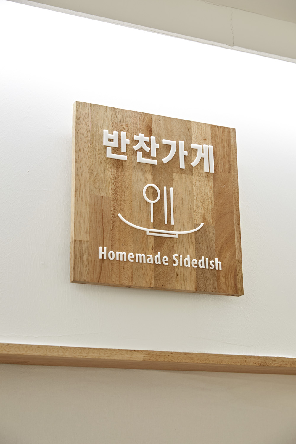 15 坪极简双色调餐厅设计，打造清爽美食空间-13