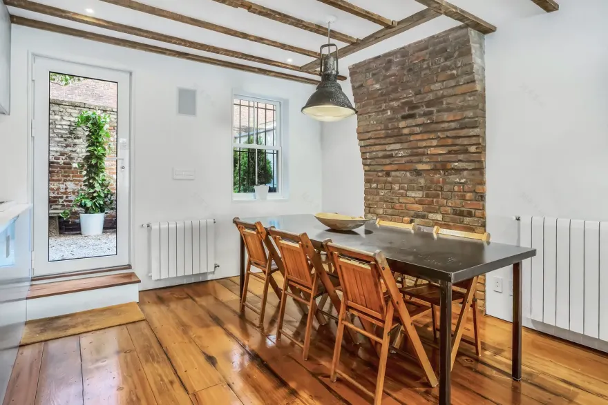 纽约曼哈顿翻新维多利亚式联排别墅,完美融合传统与现代-2