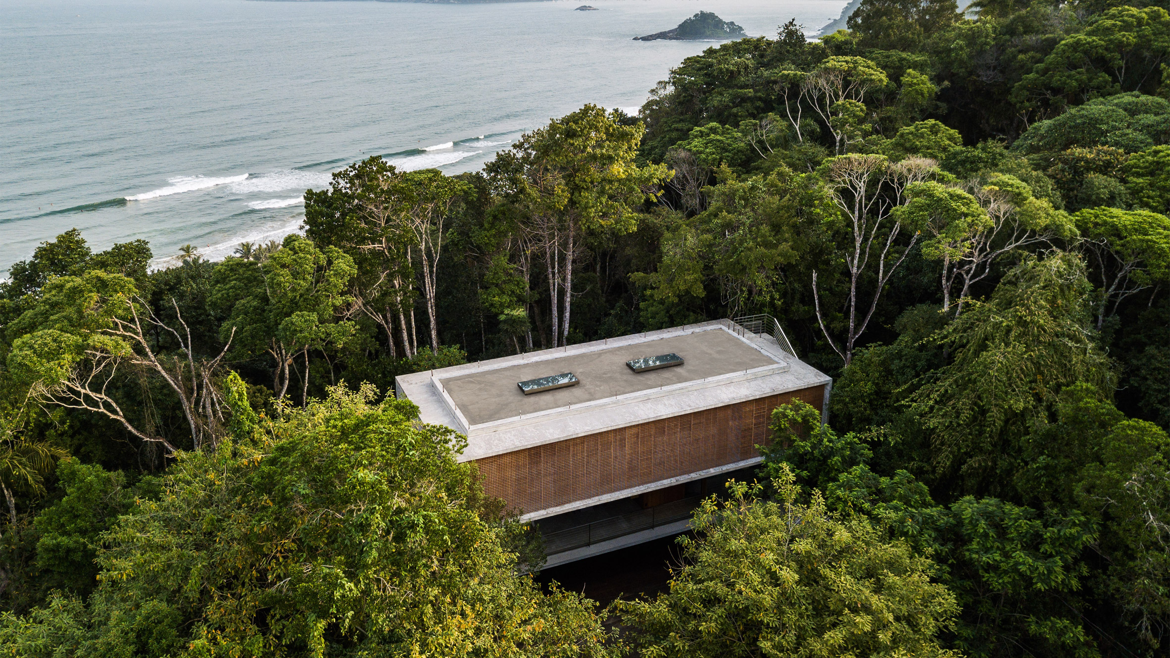 巴西 Casa Azul | 融入雨林的混凝土生态之家-0