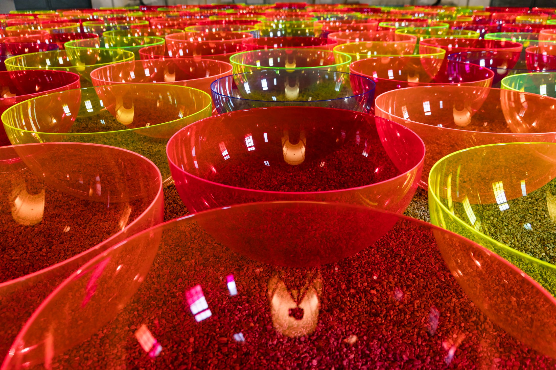 亚克力碗组成的彩虹装置-13