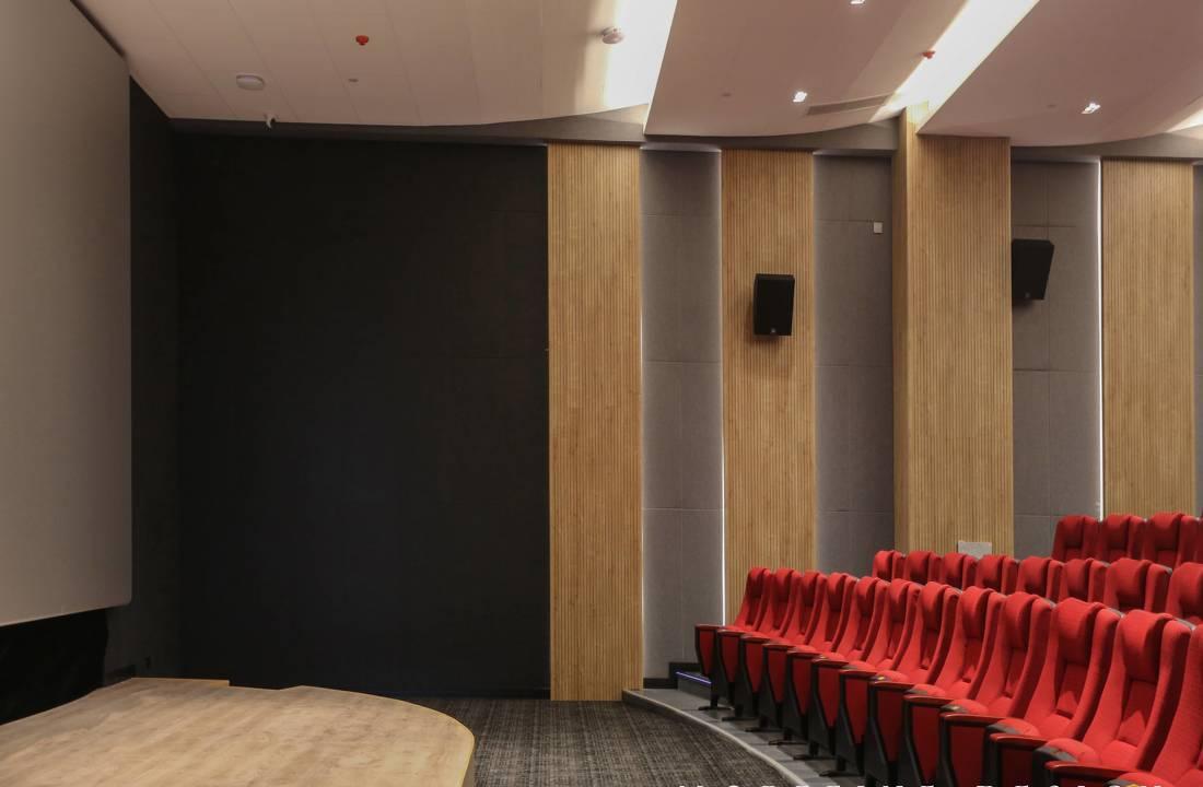 红色精神下的影院设计-6