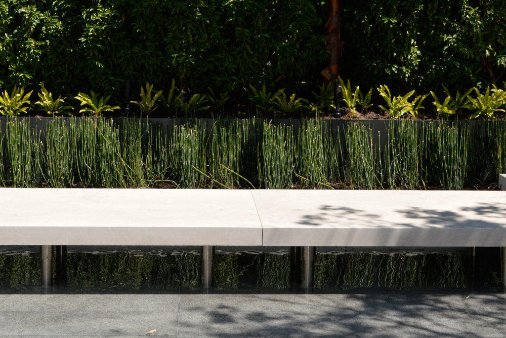 Paul Sangha 的雕塑花园设计 | 打造自然与艺术的和谐空间-7