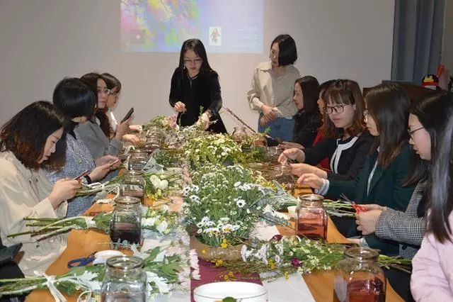 河北建筑装饰业协会举办“致我们的高定人生”女神季沙龙-53