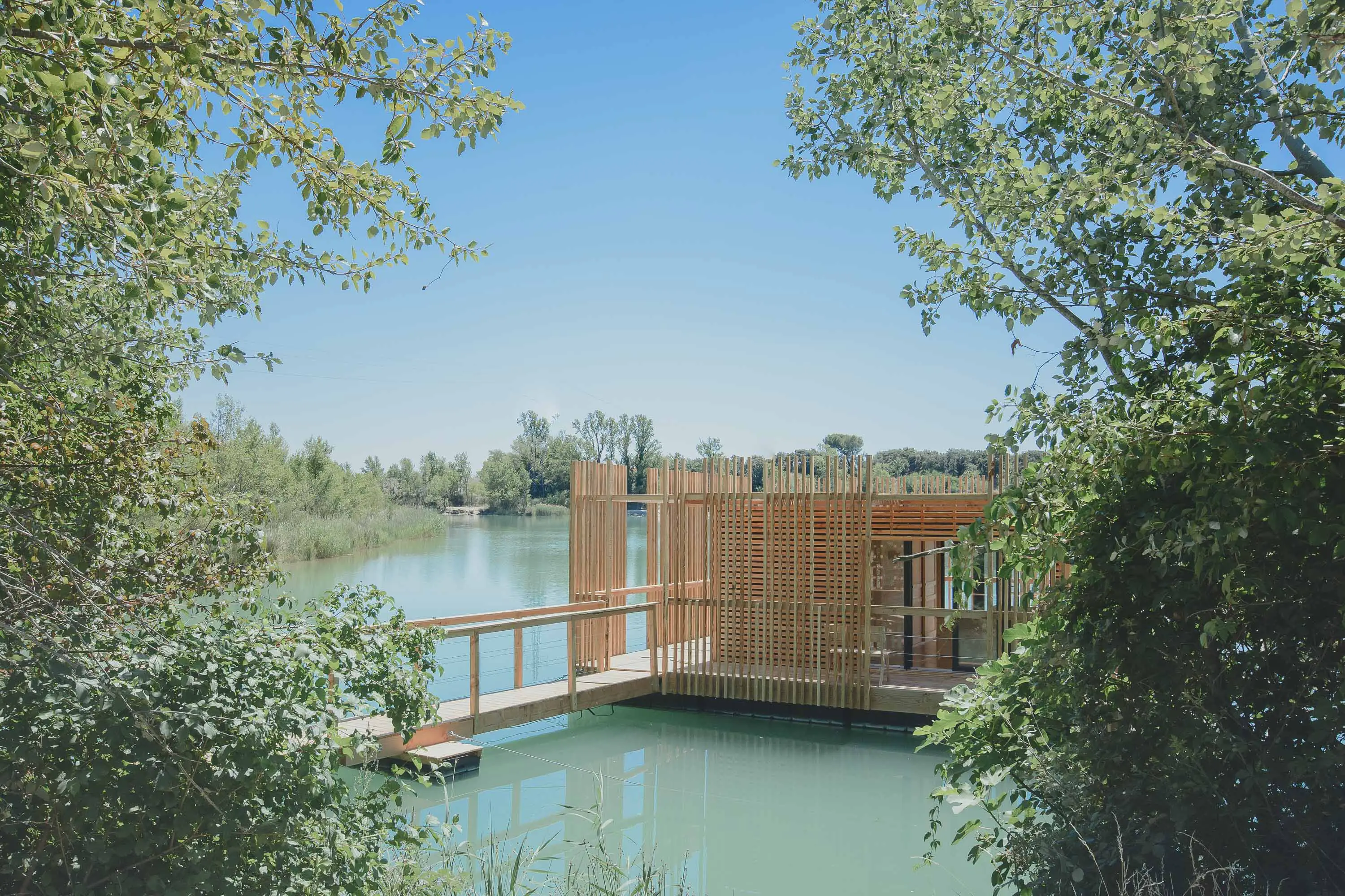 "湖畔木屋 | 与自然共生的设计师度假胜地"-9