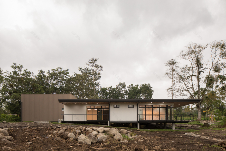 热带雨林中的悬浮平台 · UPL Operation Center-10