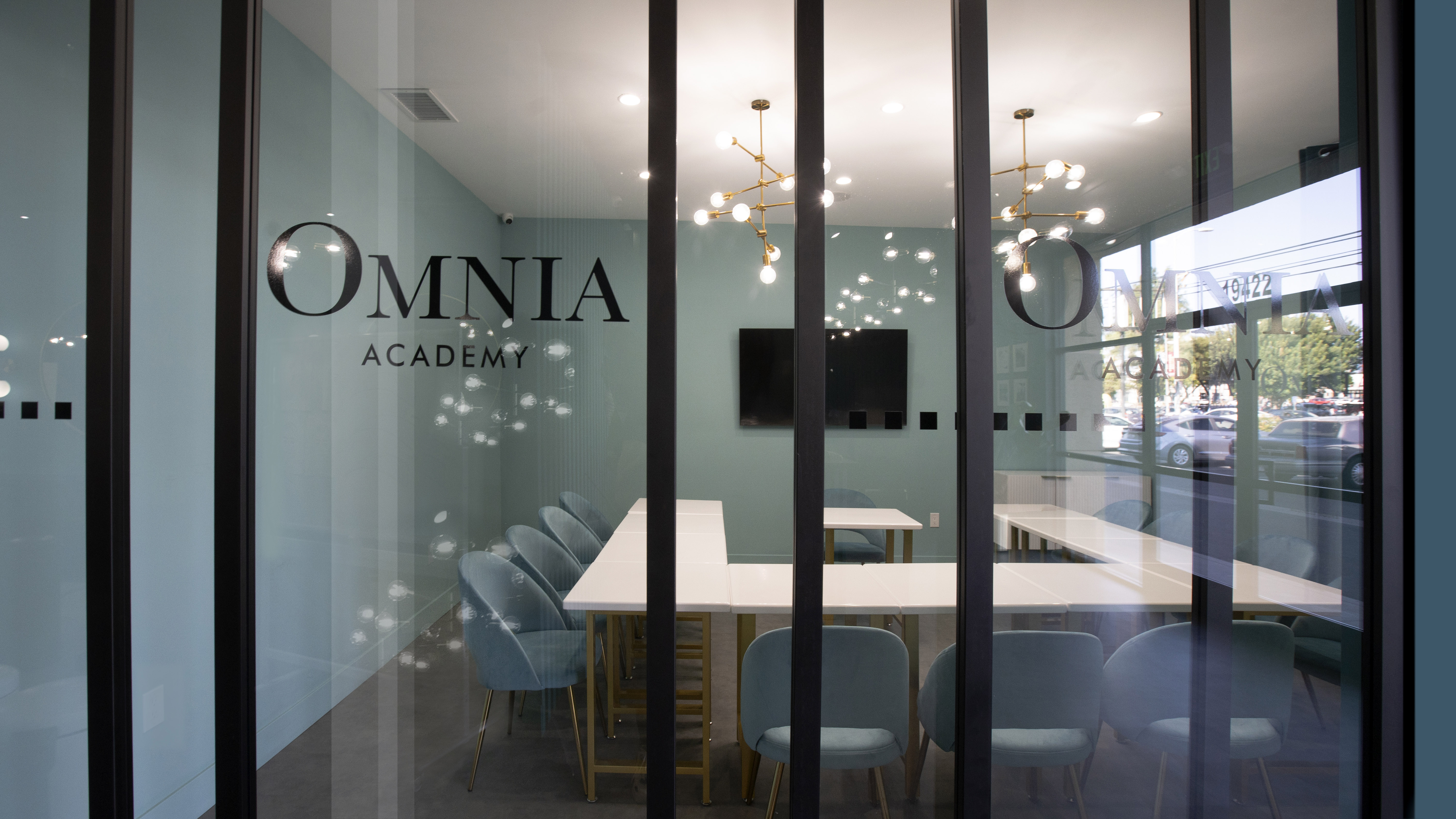 Omnia Lash Spa & boutique-12