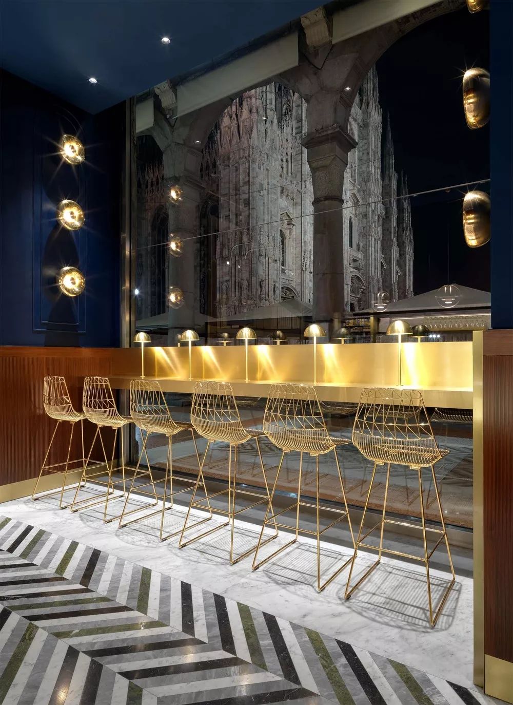 复古胡桃木 黄铜 Motta国外轻奢咖啡店  COLLIDANIELARCHITETTO-12