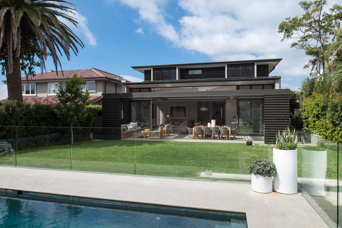 悉尼港边山巅上的现代家园-0