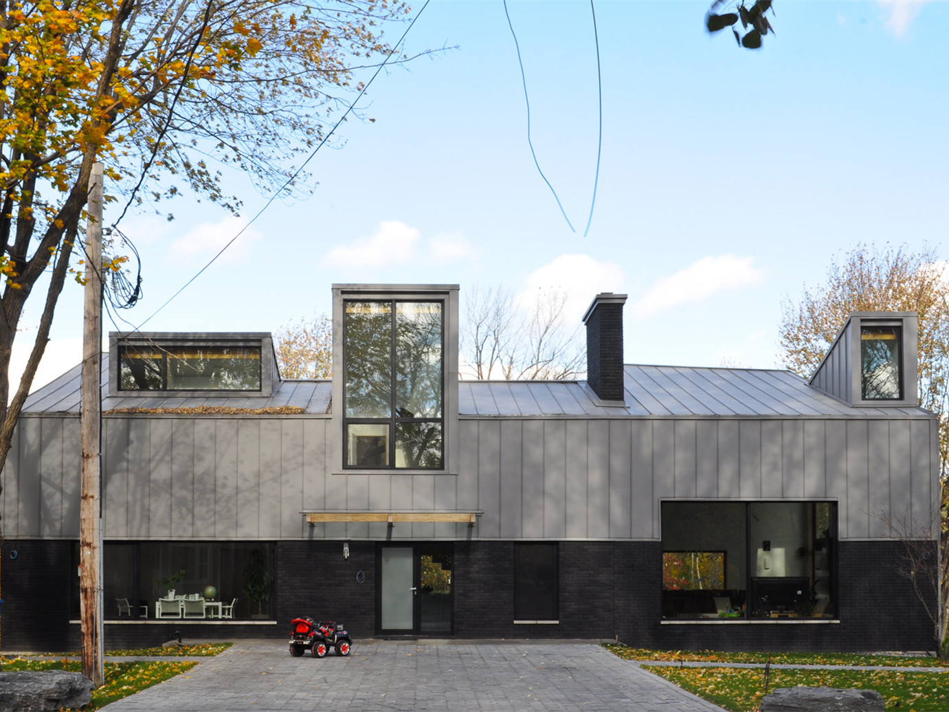 加拿大魁北克 Crisan House 别墅 | 自然采光与环保设计的完美结合-9