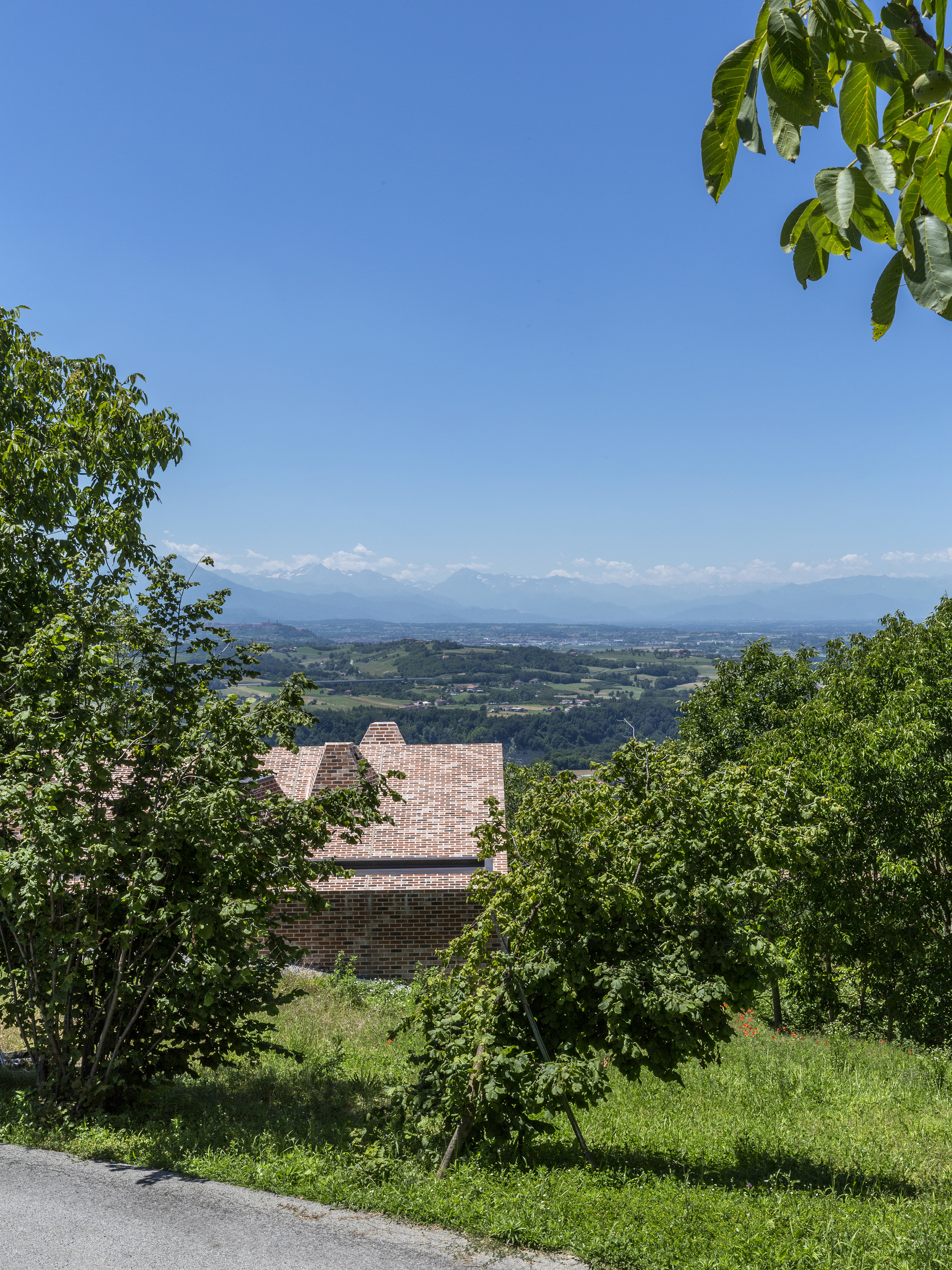 A Window on the Langhe House  / Studioata-35