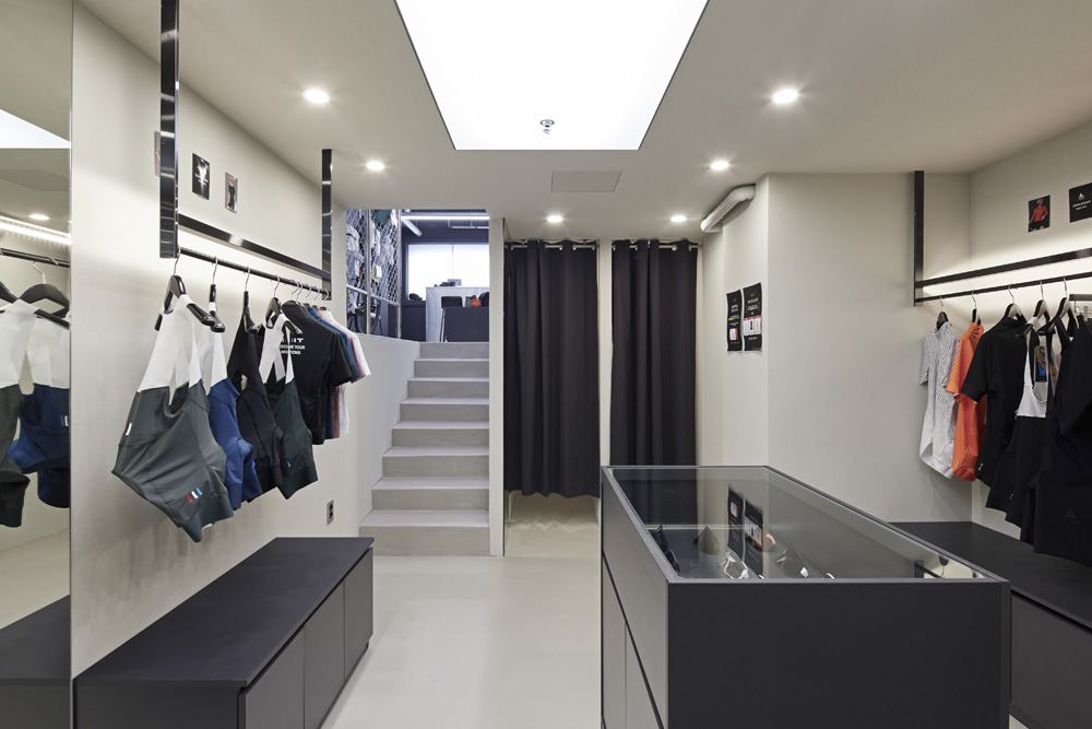 高级运动服装店设计，打造现代与传统的完美融合-8