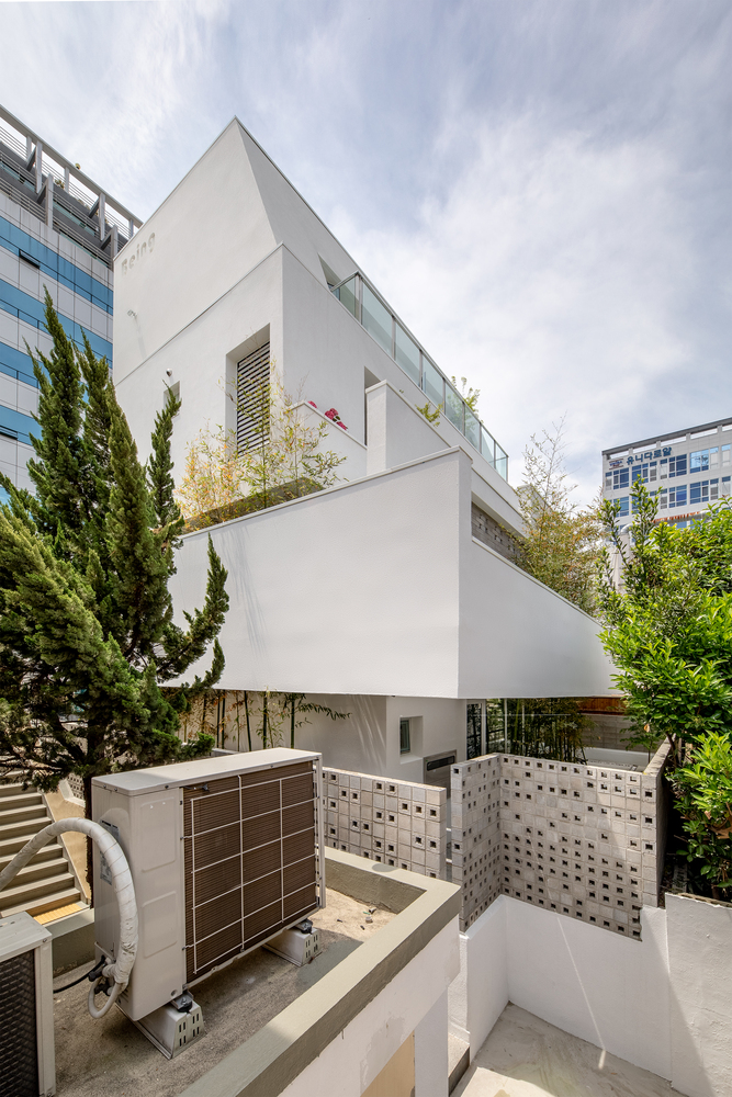 存在；是；处于-43