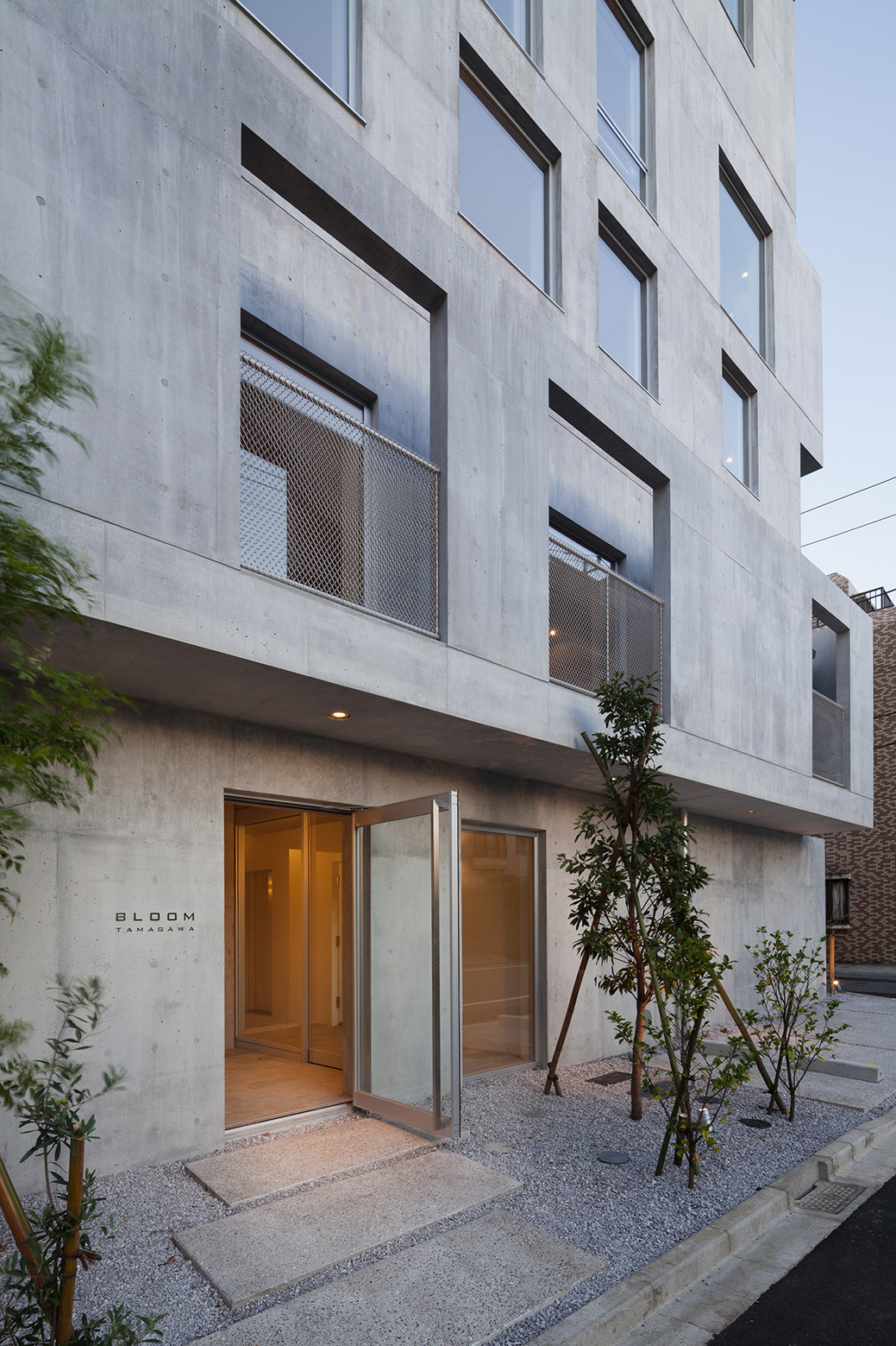 东京日本花开公寓大楼 | 模糊边界的大城市美感-21